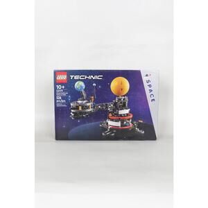2024' Lego Planet Earth and Moon in Orbit Set